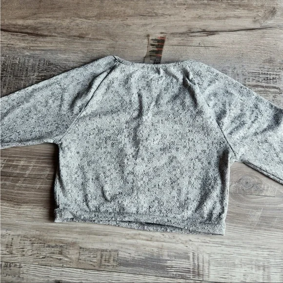 Grey Gymshark cropped long sleeve top - Picture 3 of 4